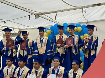 حفل تخريج طلبة مدرسة الفلاح